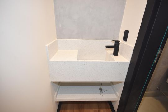 Banheiro da Suíte 4 de casa de condomínio para alugar com 4 quartos, 332m² em Jardim Samambaia, Jundiaí