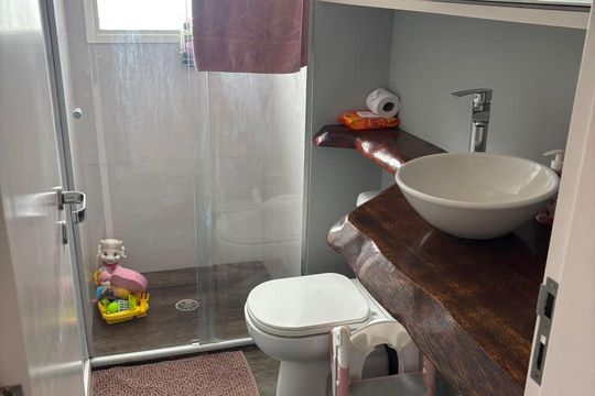 Banheiro 2 de apartamento à venda com 2 quartos, 76m² em Jardim Tupanci, Barueri