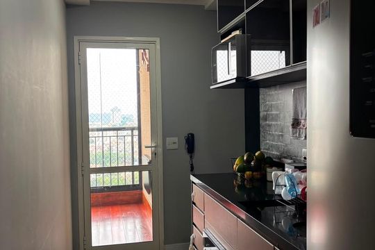 Cozinha de apartamento à venda com 2 quartos, 76m² em Jardim Tupanci, Barueri