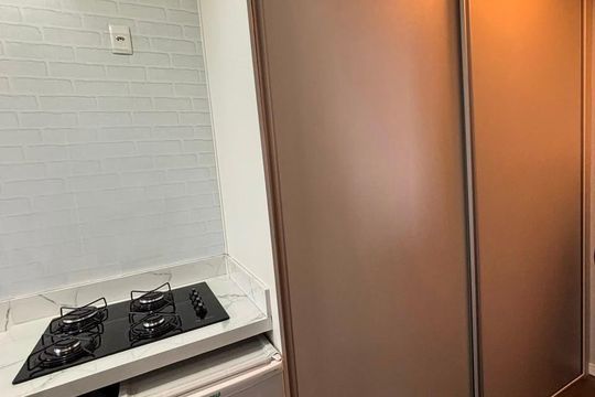 Cozinha de apartamento à venda com 2 quartos, 76m² em Jardim Tupanci, Barueri