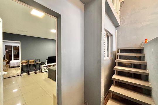 Entrada casa 1 de casa à venda com 5 quartos, 150m² em Conceicao, Osasco