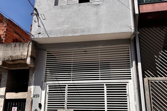 Fachada de casa à venda com 5 quartos, 150m² em Conceicao, Osasco