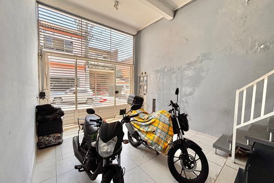 Garagem de casa à venda com 5 quartos, 150m² em Conceicao, Osasco