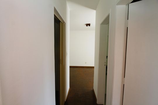 Corredor de apartamento para alugar com 3 quartos, 75m² em Estoril, Belo Horizonte