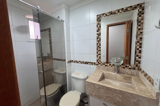 Banheiro de apartamento para alugar com 3 quartos, 86m² em Roselândia, Cotia