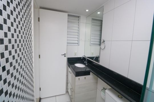 Banheiro da Suíte de apartamento à venda com 2 quartos, 55m² em Parque Sao Vicente, Santo André