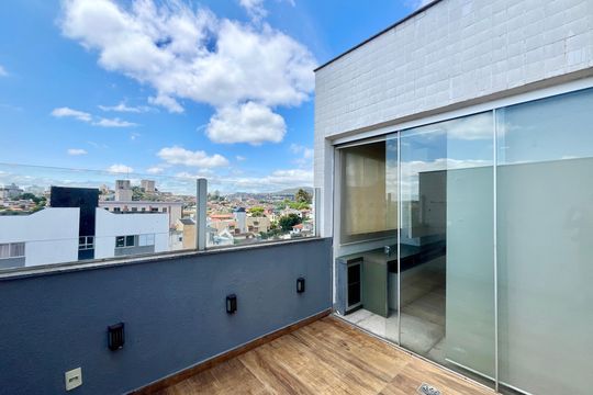 Apartamento à venda com 3 quartos, 200m² em Santa Tereza, Belo Horizonte