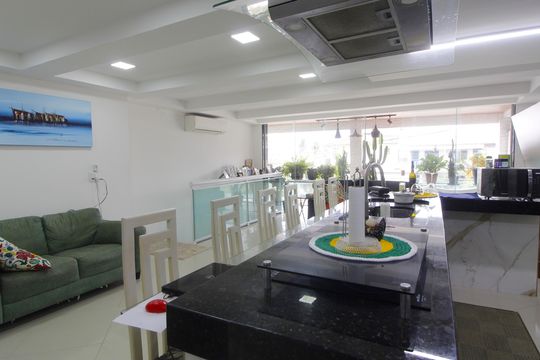 Sala/Cozinha de casa para alugar com 5 quartos, 300m² em Praia do Siqueira, Cabo Frio