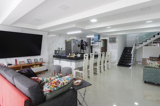Casa para alugar com 5 quartos, 300m² em Praia do Siqueira, Cabo Frio