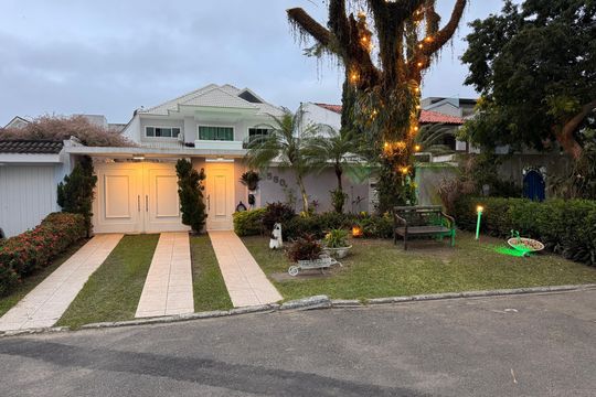 Fachada de casa de condomínio para alugar com 5 quartos, 570m² em Barra da Tijuca, Rio de Janeiro