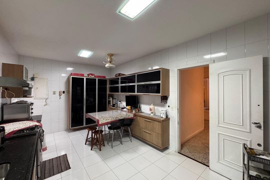 Cozinha de casa de condomínio para alugar com 5 quartos, 570m² em Barra da Tijuca, Rio de Janeiro