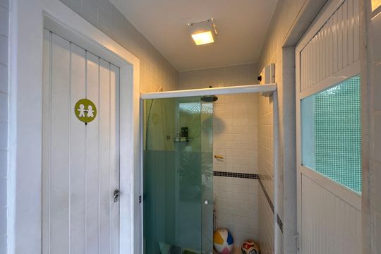 Área externa de casa de condomínio para alugar com 5 quartos, 570m² em Barra da Tijuca, Rio de Janeiro