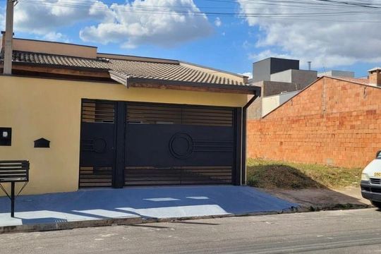 Fachada de casa à venda com 2 quartos, 150m² em Parque Residencial Sabiás, Indaiatuba