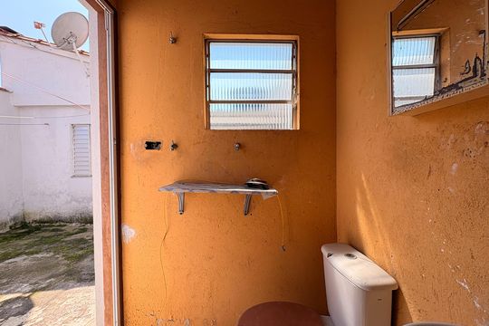 Banheiro de serviço de casa à venda com 2 quartos, 86m² em Jardim Alvorada, Santo André