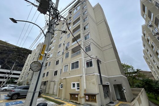 Fachada do bloco de apartamento para alugar com 2 quartos, 45m² em Água Santa, Rio de Janeiro