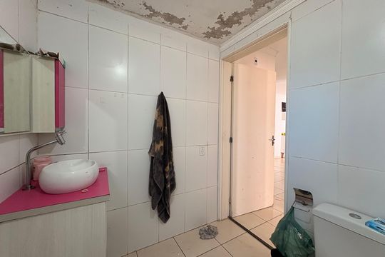 Banheiro  de apartamento à venda com 2 quartos, 55m² em Jardim Santa Cristina, Santo André