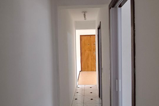 Corredor de apartamento para alugar com 2 quartos, 47m² em Barreirinha, Curitiba