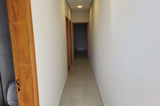 Corredor de casa à venda com 3 quartos, 90m² em Jardim dos Colibris, Indaiatuba
