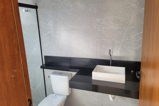 Banheiro da suíte de casa à venda com 3 quartos, 90m² em Jardim dos Colibris, Indaiatuba