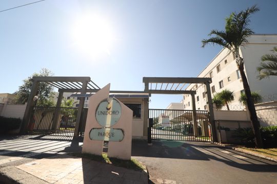 Fachada  de apartamento para alugar com 2 quartos, 50m² em Jardim Canaã, Uberlândia