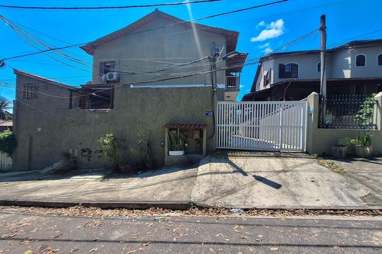 Fachada de casa para alugar com 3 quartos, 150m² em Maria Paula, Niterói