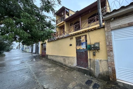 Fachada + placa de casa para alugar com 4 quartos, 198m² em Honório Gurgel, Rio de Janeiro