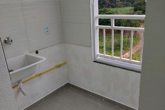Área de serviço de apartamento para alugar com 2 quartos, 47m² em Jardim Sandra, Cotia