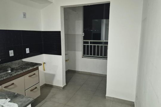 Cozinha de apartamento para alugar com 2 quartos, 47m² em Jardim Sandra, Cotia