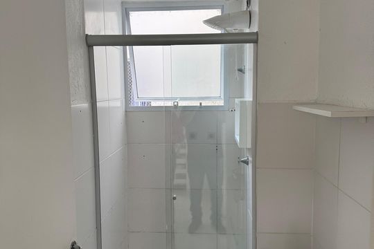 Banheiro de apartamento para alugar com 2 quartos, 48m² em Mato Grande, Canoas