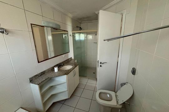 Banheiro de apartamento para alugar com 3 quartos, 170m² em Real Parque, São Paulo