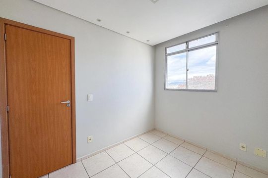 Quarto 1 de apartamento para alugar com 2 quartos, 44m² em Califórnia, Contagem
