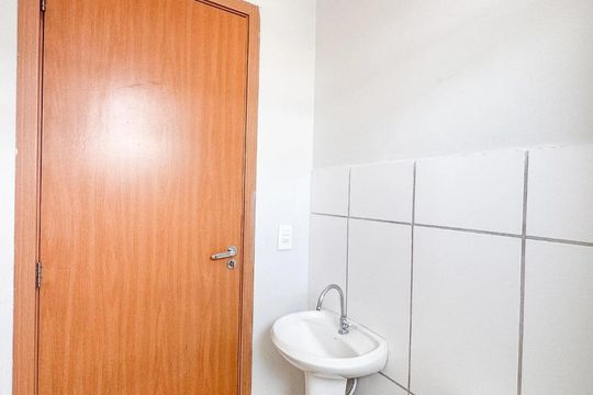 Banheiro de apartamento para alugar com 2 quartos, 44m² em Califórnia, Contagem