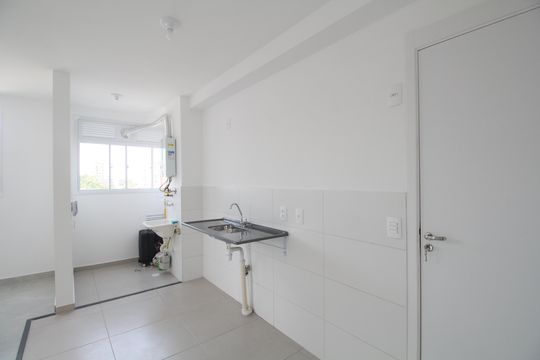 Cozinha de apartamento para alugar com 2 quartos, 44m² em Jardim Maria Duarte, São Paulo