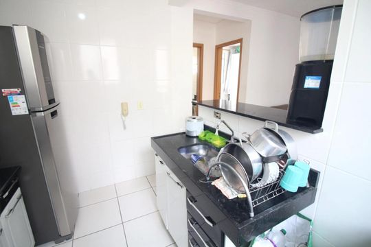 Cozinha de apartamento para alugar com 2 quartos, 44m² em Califórnia, Contagem