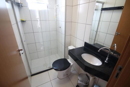 Banheiro de apartamento para alugar com 2 quartos, 44m² em Califórnia, Contagem