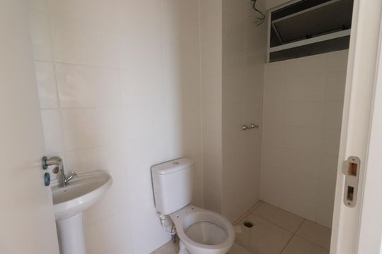 Banheiro de apartamento para alugar com 2 quartos, 48m² em Maubisa, Ribeirão Preto