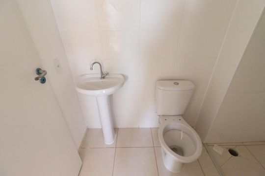 Banheiro de apartamento para alugar com 2 quartos, 48m² em Maubisa, Ribeirão Preto