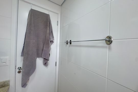 Banheiro de apartamento à venda com 2 quartos, 58m² em Picanço, Guarulhos