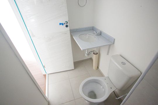 Banheiro de apartamento à venda com 2 quartos, 43m² em Jacarepaguá , Rio de Janeiro