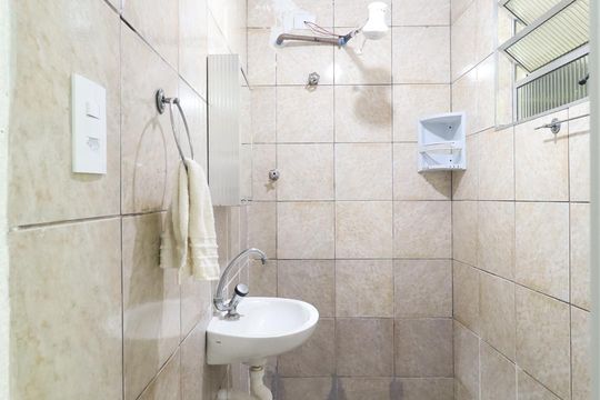 Banheiro de casa para alugar com 1 quarto, 30m² em Vila Sabrina, São Paulo