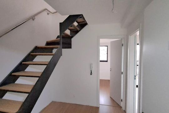 Escada de apartamento à venda com 2 quartos, 69m² em Parolin, Curitiba