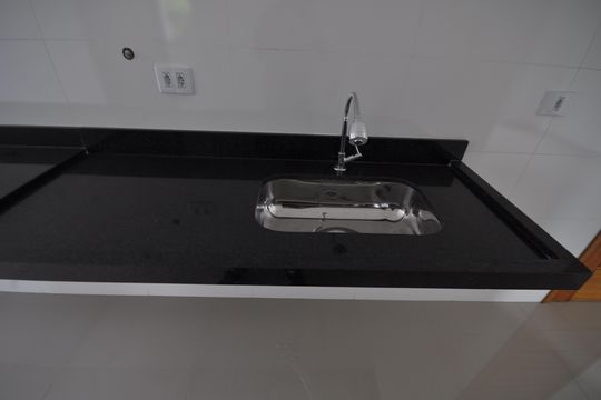 Cozinha de apartamento para alugar com 2 quartos, 43m² em Parque Casa de Pedra, São Paulo