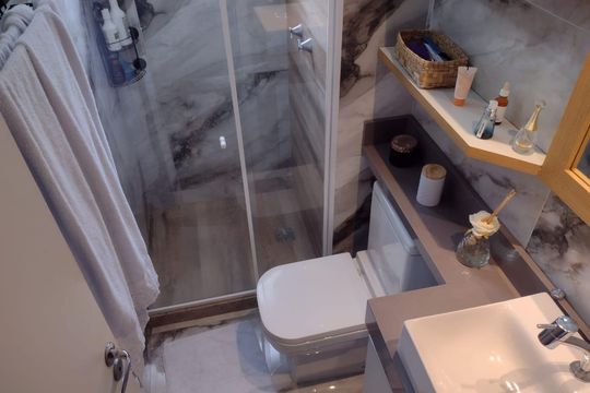 Banheiro de apartamento à venda com 2 quartos, 48m² em Taquara, Rio de Janeiro
