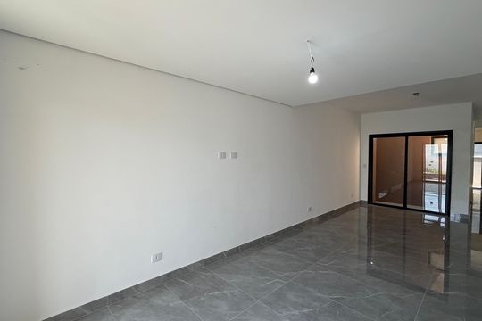 Casa para alugar com 3 quartos, 180m² em Jardim Maria Beatriz, Carapicuíba