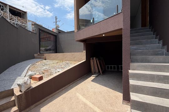 Casa para alugar com 3 quartos, 180m² em Jardim Maria Beatriz, Carapicuíba