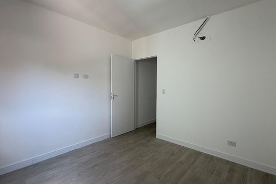 Casa para alugar com 3 quartos, 180m² em Jardim Maria Beatriz, Carapicuíba