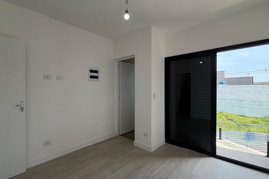 Casa para alugar com 3 quartos, 180m² em Jardim Maria Beatriz, Carapicuíba