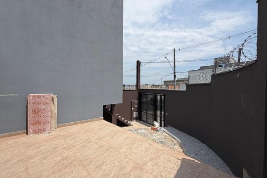 Casa para alugar com 3 quartos, 180m² em Jardim Maria Beatriz, Carapicuíba