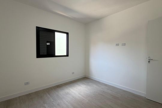 Casa para alugar com 3 quartos, 180m² em Jardim Maria Beatriz, Carapicuíba
