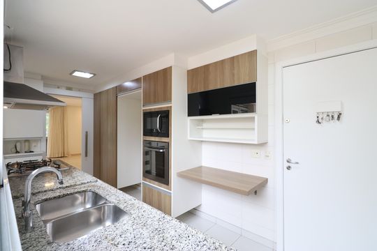 Cozinha de apartamento à venda com 3 quartos, 152m² em Vila Romana, São Paulo